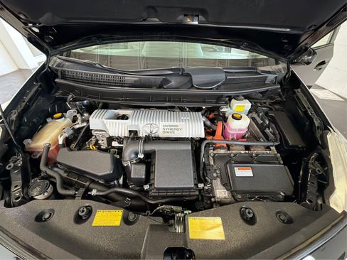 Used 2014 Toyota Prius V Five FWD image 11