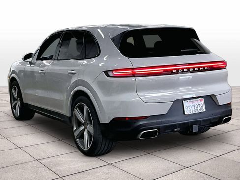Used 2025 Porsche Cayenne image 13