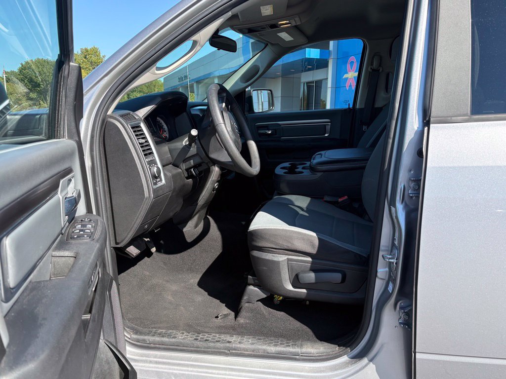 Used 2021 RAM 1500 Classic SLT RWD image 6