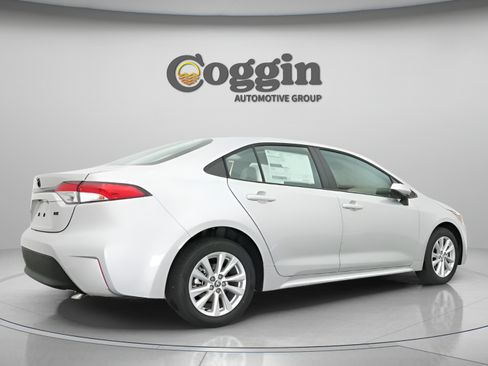 Used 2026 Toyota Corolla LE w/ LE Premium Package FWD image 17