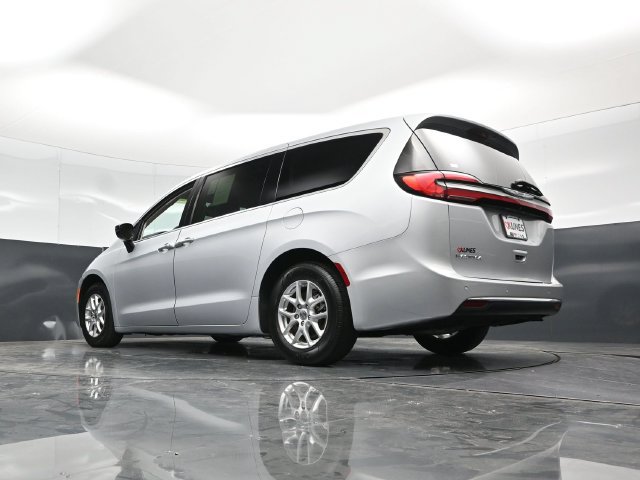 Used 2024 Chrysler Pacifica Touring-L FWD image 53