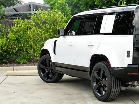 New 2026 Land Rover Defender 110 X-Dynamic SE AWD/4WD image 13
