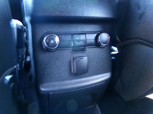 Used 2018 Ford Explorer XLT w/ Equipment Group 202A AWD/4WD image 42