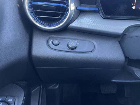 Used 2025 Chevrolet Trax LT w/ Driver Confidence Package image 13