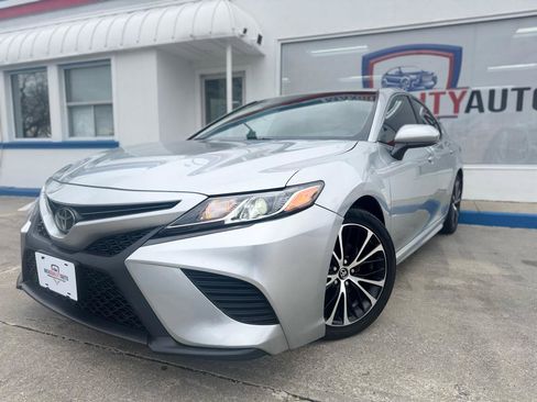 Used 2018 Toyota Camry SE FWD image 4