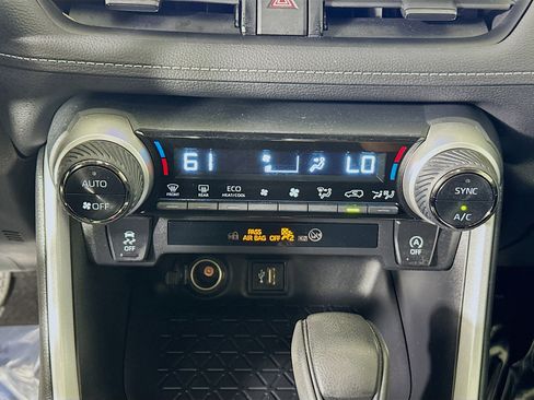 Used 2024 Toyota RAV4 XLE FWD image 23
