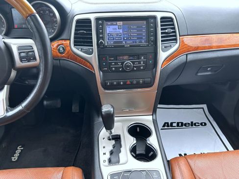 Used 2013 Jeep Grand Cherokee Overland AWD/4WD image 12