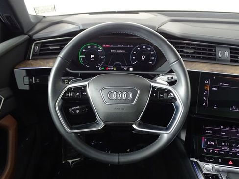 Used 2019 Audi e-tron Prestige w/ Prestige Package image 29