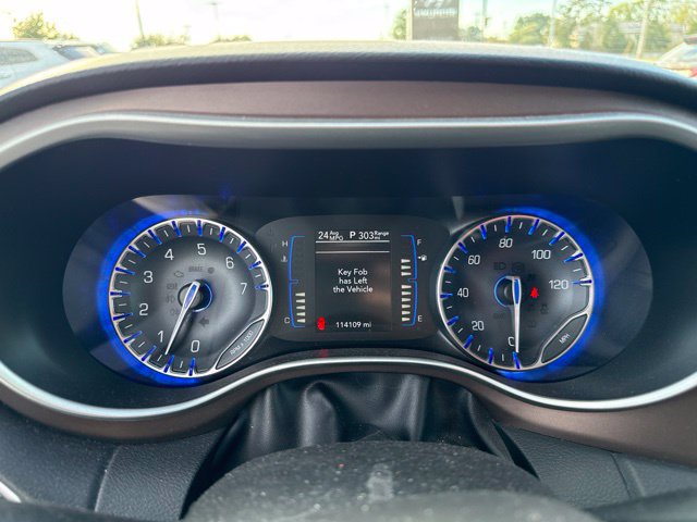 Used 2018 Chrysler Pacifica Touring Plus w/ Tire & Wheel Group FWD image 15