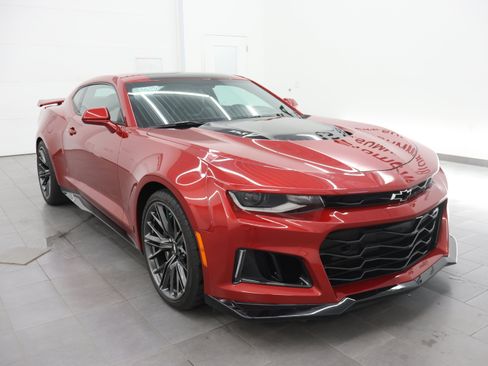 Used 2017 Chevrolet Camaro ZL1 RWD image 2