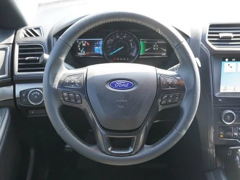 Used 2018 Ford Explorer XLT w/ Equipment Group 202A FWD image 14