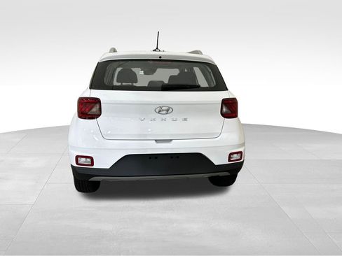 Used 2026 Hyundai Venue SEL FWD image 4
