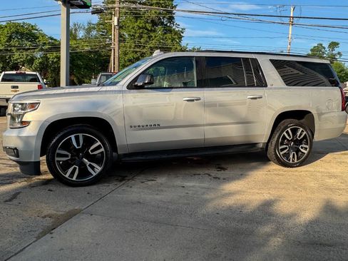 Used 2020 Chevrolet Suburban LT AWD/4WD image 4
