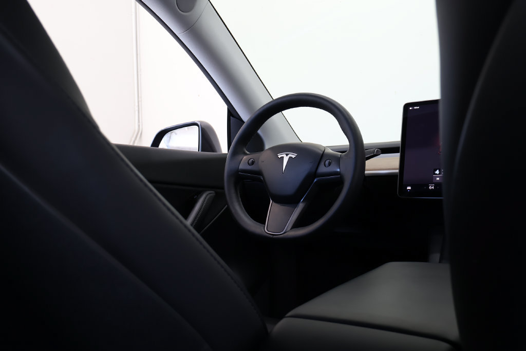 Used 2022 Tesla Model Y Performance AWD/4WD image 24