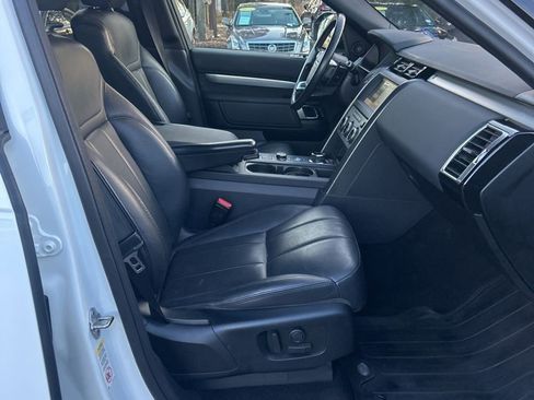 Used 2020 Land Rover Discovery Landmark image 8