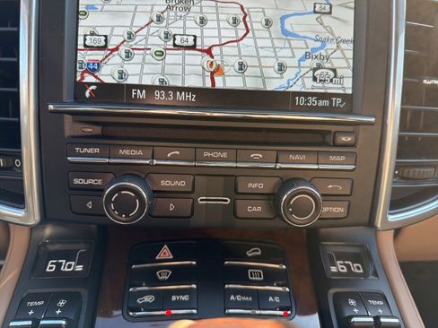 Used 2014 Porsche Cayenne Turbo S image 24