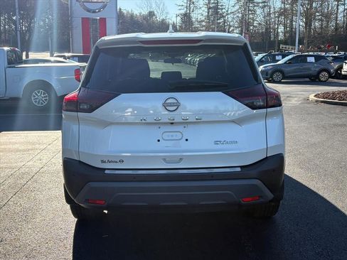 Certified 2023 Nissan Rogue SV image 4