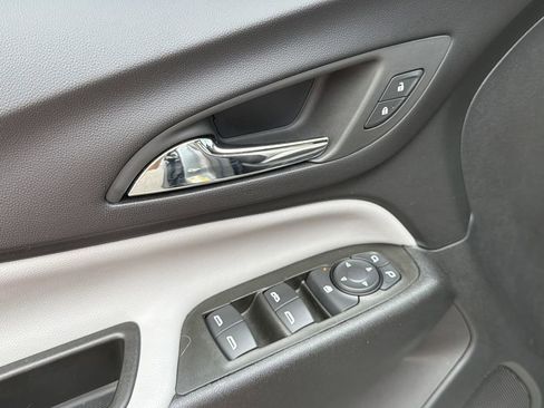 Used 2023 Chevrolet Equinox LS FWD image 22