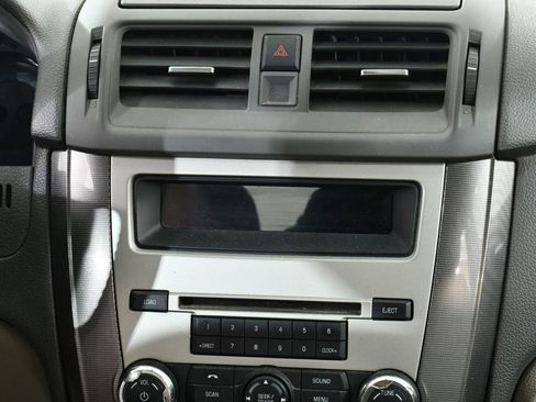 Used 2010 Ford Fusion SEL image 9