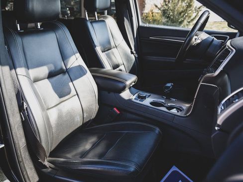 Used 2015 Jeep Grand Cherokee Limited w/ Luxury Group II image 2