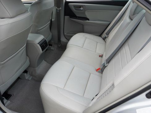 Used 2015 Toyota Camry XLE w/ Moonroof Package FWD image 31