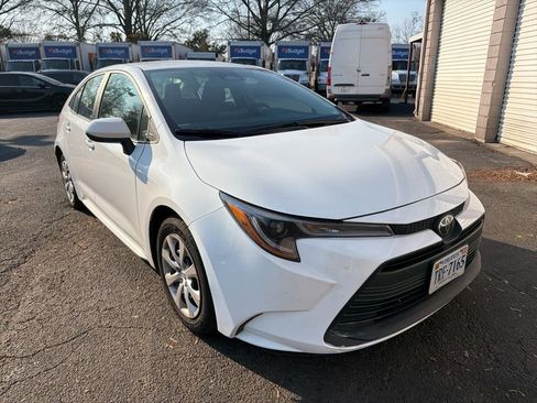 Used 2024 Toyota Corolla LE image 3