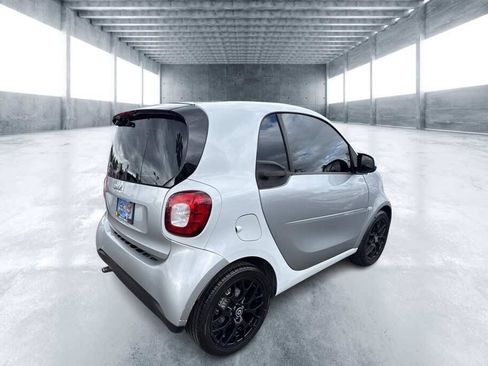Used 2016 smart fortwo Prime RWD image 4