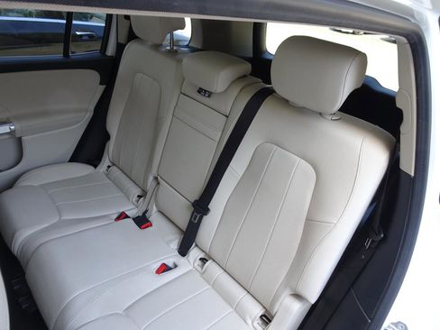 Used 2020 Mercedes-Benz GLB 250 4MATIC w/ Premium Package image 19