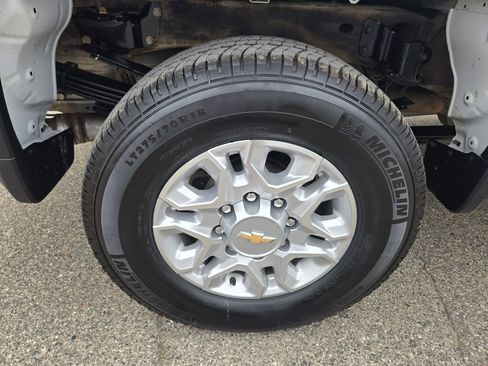 Used 2024 Chevrolet Silverado 3500 LT w/ Safety Package image 14
