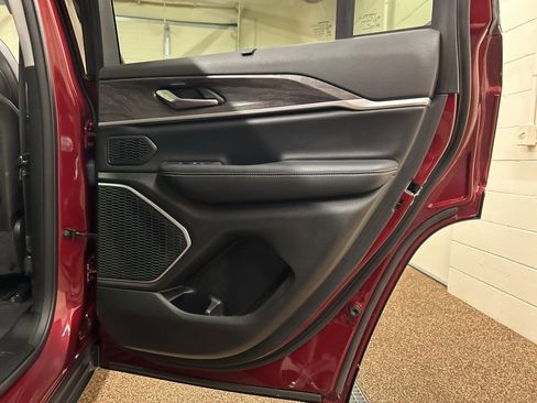 Used 2022 Jeep Grand Cherokee Limited 4xe w/ Luxury Tech Group II image 15