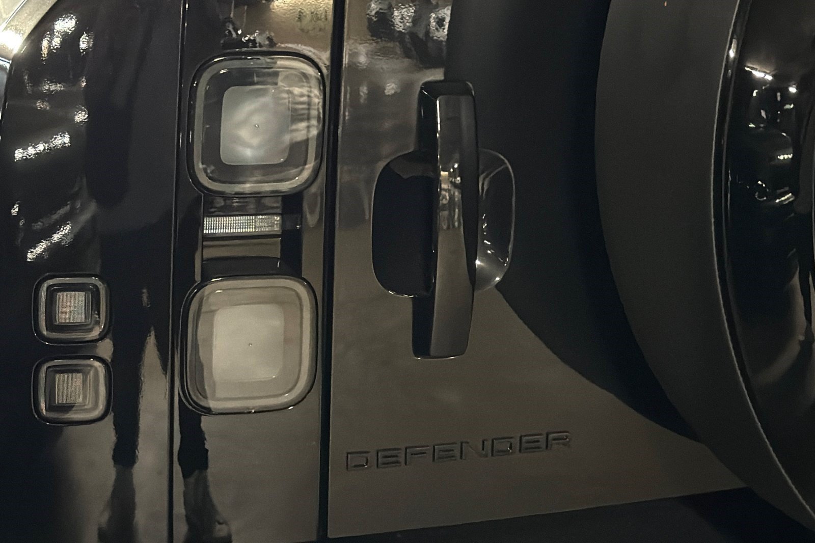New 2026 Land Rover Defender 130 V8 AWD/4WD image 17