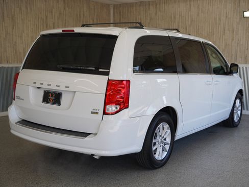 Used 2018 Dodge Grand Caravan SXT image 10