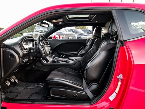 Used 2015 Dodge Challenger SRT w/ Technology Group image 33