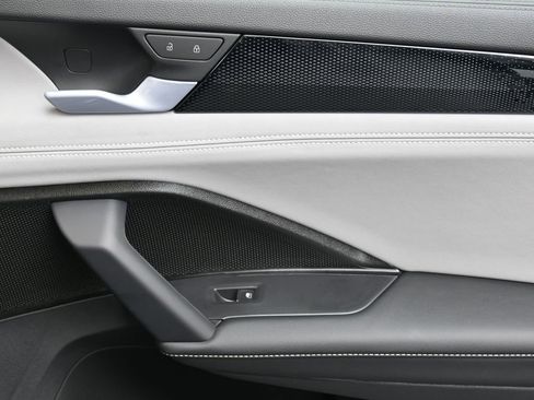 New 2026 Volkswagen Tiguan SE R-Line image 11