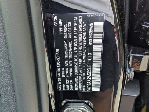 Certified 2025 Porsche Macan image 29