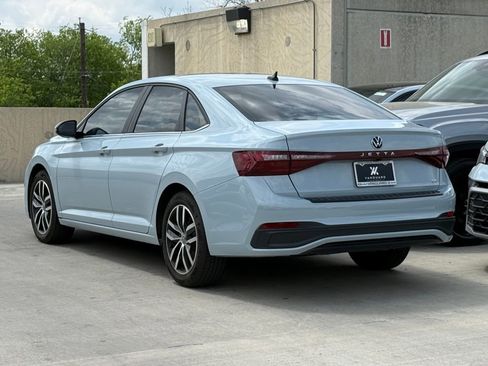 Used 2025 Volkswagen Jetta SE image 5