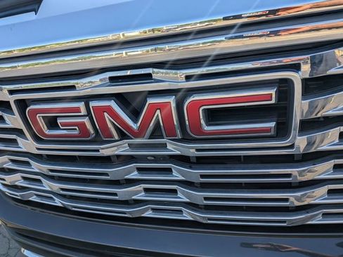 Used 2023 GMC Sierra 1500 Denali w/ Technology Package AWD/4WD image 9