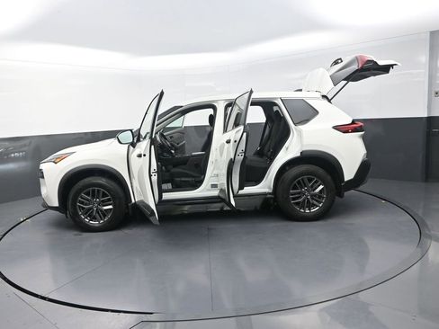 Used 2023 Nissan Rogue S FWD image 33