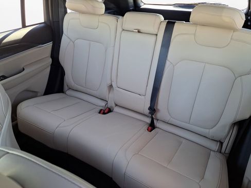 New 2025 Jeep Grand Cherokee Limited image 22