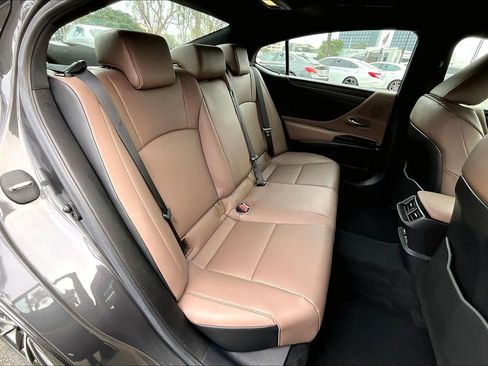Used 2025 Lexus ES 350 w/ Premium Package image 19
