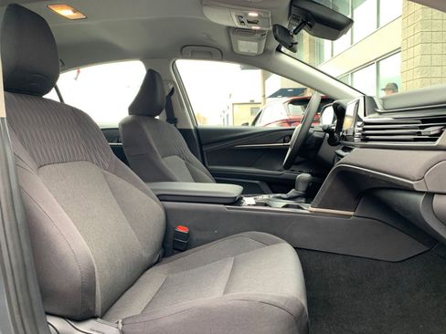 Used 2025 Toyota Camry LE image 35