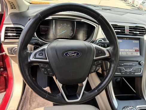 Used 2017 Ford Fusion SE w/ Fusion SE Technology Package FWD image 12