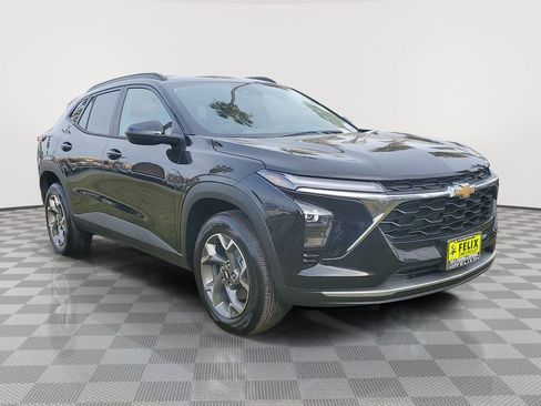 New 2026 Chevrolet Trax LT image 2