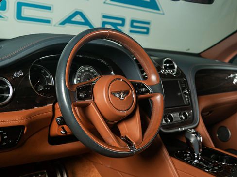 Used 2019 Bentley Bentayga AWD/4WD image 26