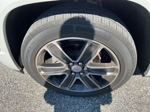 Used 2019 GMC Acadia Denali w/ Technology Package AWD/4WD image 5
