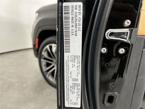 Used 2022 Jeep Grand Wagoneer Series III w/ Flexible Seating Group image 35