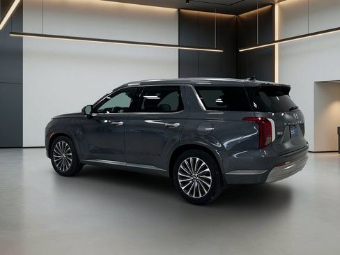 Used 2024 Hyundai Palisade Calligraphy FWD image 3