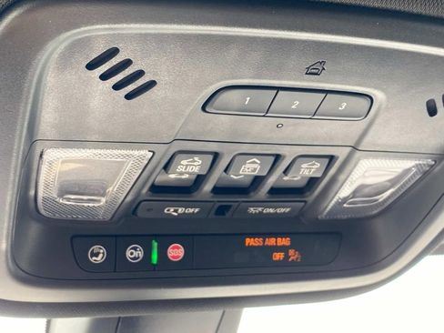 Used 2023 Chevrolet Traverse High Country image 29