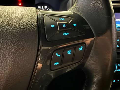 Used 2017 Ford Explorer XLT FWD image 26
