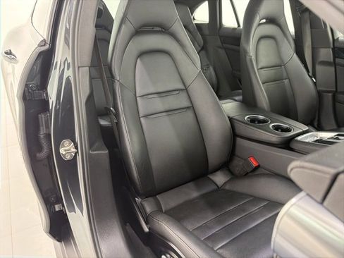 Used 2018 Porsche Panamera 4 image 19